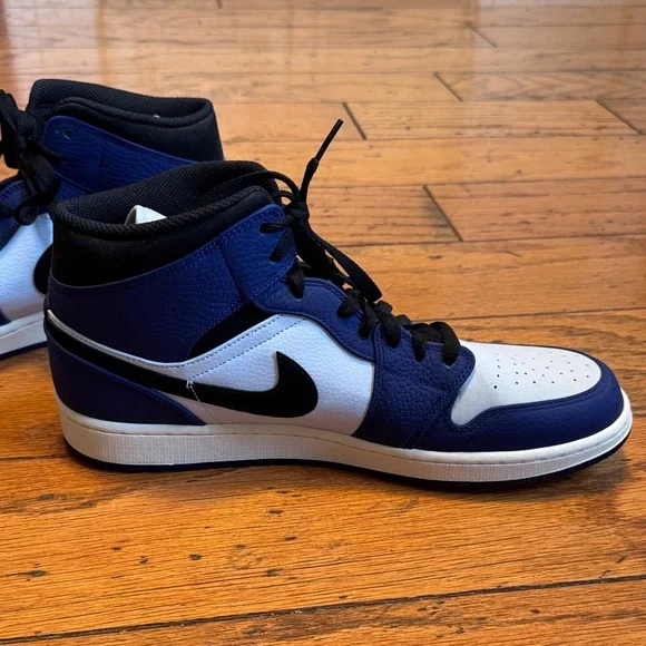 Air Jordan 1 Retro Mid